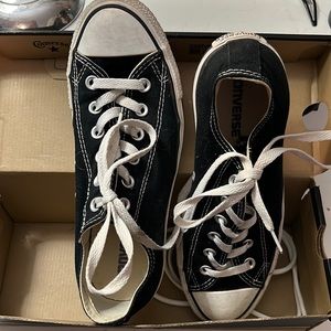 Black unisex converse. Mens 6 womens 8